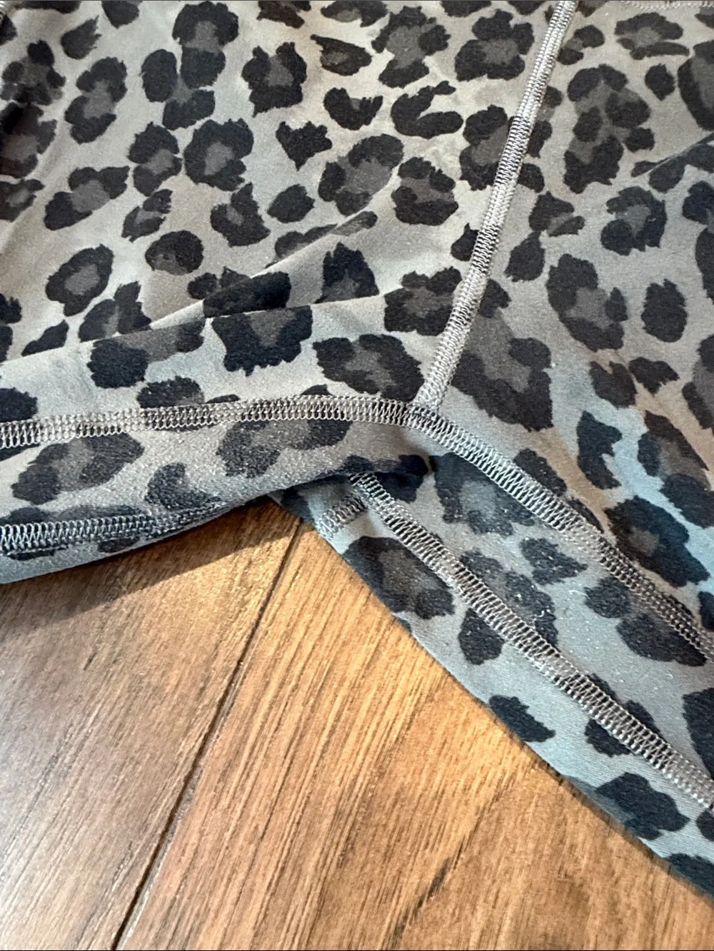 Lululemon InStill High-Rise Tight 25” ThreeD Leopard Gray Size 10 - C71-010